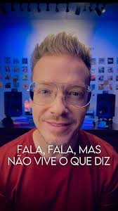 As pessoas que vivem gritando certezas quase sempre vivem de incertezas. 🌟  Já percebeu?Você também prefere quem fala menos e age mais? 💬✍🏼: Trecho  de "Tudo Pode Mudar", de Balara, composta por mim, ...