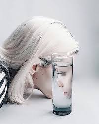 Photography By Eeemejota Photo Inspirations Experimental Photography Creative Portraits Glass Photography