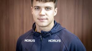 Ung landsholdsspiller skulle vælge, hvem han ville spille for