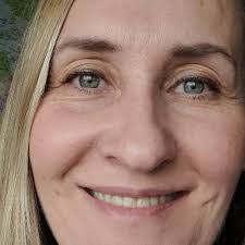 Beverly Dutton's Instagram, Twitter & Facebook