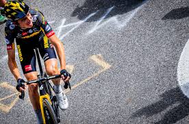 Kuss grew up competing in cross country skiing, mountain biking, kayaking, and ice hockey. Rozmxcuyeiqsxm