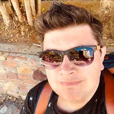 Sean Dove (@andthankyou)