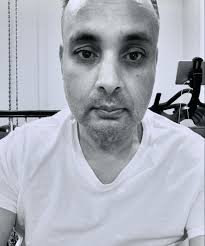 Who needs a neck when you have chest hair this great?