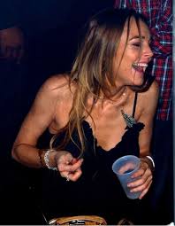 The Early Stages Of Lindsay S Transformation From Former Child Star To Constant Tabloid Fodder Sees The Actress D Lindsay Lohan Celebrities Hottest Celebrities