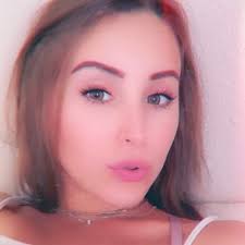 Arielle Proctor's Instagram, Twitter & Facebook