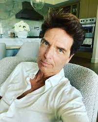 Mark Townley's Instagram, Twitter & Facebook