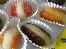 Fruits Deguises Au Sucre Cru Apres Enrobage Avec Un Sirop A 30 Baume Pour La Regularite De L Enveloppe De Sucre Fruits Deguises Gateaux Et Desserts Dessert