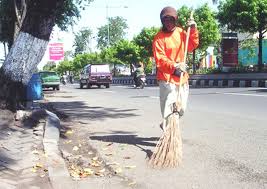 Ikan sapu sapu ini juga termasuk dalam jenis ikan air tawar, ikan sapu sapu ini sangat terkenal di kalangan para penghobi ikan hias sebagai ikan yang membersihkan. Balada Gadis Penyapu Jalan Kompasiana Com
