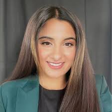 Congratulations to rising 2L Aliza Murad, who was named a @utahcli Durham  Fellow for the 2024-2025 school year! The Durham Fellowship recognizes law  students who show commitment to furthering justice and inclusiveness