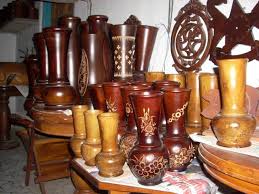 2) seni kerajinan logam, ialah kerajinan yang menggunakan bahan logam seperti besi, perunggu, emas dan perak. Handycraft Yang Berarti Kerajinan Tangan Disebut Juga Dengan Seni Seni Brainly Co Id