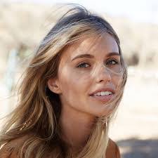 Noelle Brown's Instagram, Twitter & Facebook