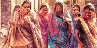 Bir kadın evini tuvalet takmadan kocasını terk etmekle tehdit ediyor. Toilet Ek Prem Katha Review Part Cinema Part Propaganda The New Indian Express