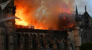 Nu am cuvinte, nu mai am. Interiorul Catedralei Notre Dame DupÄƒ Incendiul Devastator