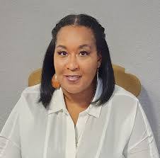 Cia Smith's Instagram, Twitter & Facebook