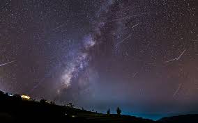 La prochaine pluie d'étoiles filantes atteindra son pic d'activité dans la nuit du 12 au 13 août 2021. Breve Une Pluie D Etoiles Filantes Exceptionnelle Annoncee Cette Nuit