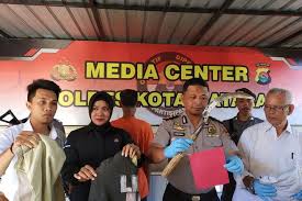 Tmii adalah tempat berlibur yang paling banyak dikunjungi saat libur. Sakit Hati Karena Istri Digoda Seorang Pria Di Lombok Barat Bunuh Tetangganya