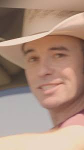 Hey y’all! Have you given ‘On A Monday’ a listen yet? Hope it’s got your  boots tappin’! Ladies, let's hear y’alls heights in the  comments!#5footsomething#onamonday #willbanister #traditionalcountry