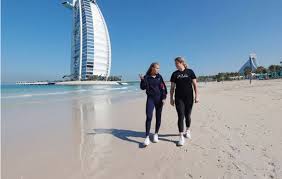 Dubaiul este recunoscut pentru opulență, iar acest lucru se reflectă și în sistemul hotelier. Christopher Clarey Pe Twitter 15 Years After That Photo Kim Clijsters And Sofia Kenin Meet Again On The Beach In Dubai Where Clijsters Will Make Her Comeback Against Garbine Muguruza Kiki Bertens