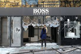 En 1920 adolf dassler créé avec son frère des. Gilets Jaunes 7 Enquetes Ouvertes Apres Les Degradations Sur Les Champs Elysees