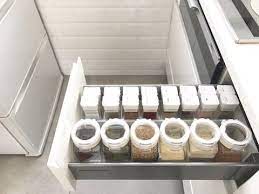 調味料をスッキリ収納 ボトルが倒れない方法 システムキッチン 収納 引き出し システムキッチン 収納 アイデア シンク収納