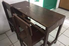 Sebagai seorang guru, sudah menjadi tugas anda untuk membangun lingkungan belajar yang ceria dan hangat bagi para siswa di sepanjang tahun. Ini Penampakan Kursi Dan Meja Reyot Di Sman 75 Tipar Cakung