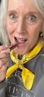 Want to achieve fuller lips? 💋✨ Check out this sneak peek from the Every  Woman Online Makeup Course, where Alecia shows you the correct way to apply  lip liner for that perfect