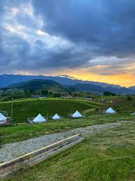 Unterkunftsinformationen the resort is located at 1200m altitude, on a 40.000 sqm private property. Cum Am Petrecut La Ursa MicÄƒ Glamping Resort Roxana Bodoc