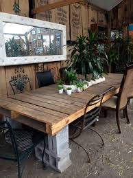 Holz Europaletten Esstisch Aussen Garten Ziegel Stuehle Metall Palettenmobel Im Freien Tische Im Freien Selbermachen Beton