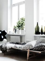 Fensterbank Dekoration 57 Ideen Wie Sie Das Potenzial Der Fensterbank Entdecken Zimmereinr Dekoration Wohnzimmer Fensterbank Dekorieren Zimmereinrichtung