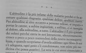 La giornalista durante un litigio con l'uomo abortisce spontaneamente (per la 2° o 3° volta nella sua vita). Difficile Eroina Petrify Oriana Fallaci Un Uomo Palcoscenico Frammento Flauto