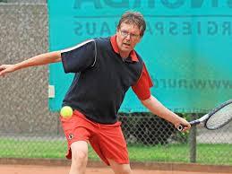 Kostenloser download hd oder 4k nutze alle videos kostenlos für deine projekte. Tennisspieler Rettete Zwei Mitspielern Das Leben