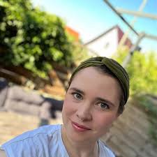 Warum macht man sich über so etwas irrelevantes Gedanken? Ist doch völlig  bums, wie sich andere Menschen kleiden.