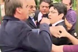 Bolsonaro está do lado de quem? Bolsonaro Ja Agrediu Randolfe Fisicamente Relembre
