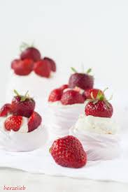 100 g butter oder margarine, weiche 100 g zucker 1 pck. Pavlova Rezept Kleine Kuchen Aus Baisermasse Herzelieb