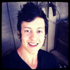 Mona Passmore's Instagram, Twitter & Facebook