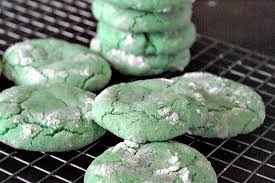Not only are they chewy, and filled with sweet raisins, but they just melt in your. Easy St Patrick S Day Crinkle Cookie Recipe Scattered Thoughts Of A Crafty Mom By Jamie Sanders