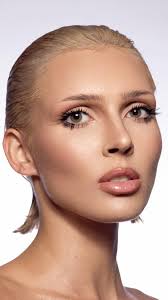 Photoshoot magic with @robbinkujusmakeup and @averybolhuis. Shot at  @merakicreative.studio