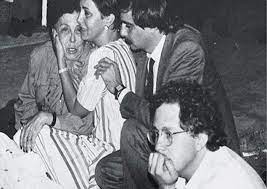 Biografia de hector abad gomez héctor abad gómez héctor abad gómez fue un médico, ensayista, político y especialista en salud pública colombiano, nacido en jericó (antioquia) en 1921 y asesinado por fuerzas paramilitares aun sin determinar, el 25 de agosto de 1987 en medellín. La Tarde En Que Mataron Al Papa De Hector Abad Faciolince Las2orillas