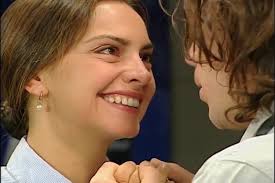 Claudia burr relató su experiencia de vivir en europa por cuatro años. Actriz Claudia Burr Presa Por Carretear En Clandestino