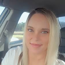 Lisa Helmuth's Instagram, Twitter & Facebook