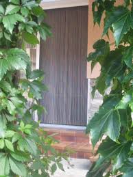 Voici Un Rideau De Porte Gaudi Il Est Installe Sur Un Ventaile D Une Baie Vitree Veritable Rideau De Porte Espagno Rideau De Porte Rideaux Rideau Anti Mouche