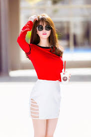 Bà dễ thương quá trời luôn. Chá»n Trang Phá»¥c Mua He NÄƒng Ä'á»™ng Gá»£i Cáº£m NhÆ° Ngá»c Trinh