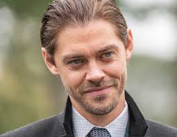 Eileen: Anne Hathaway & More