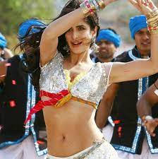 Katrina Kaif Hot Navel Show in Tees Maar Khan - Chinki Pinki