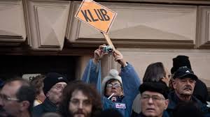 #klubradio, one of hungary's last independent radio stations, will be forced to go off the air on monday after a court ruling confirmed local regulators' decision not to renew its broadcasting license. Hungary S Last Independent Public Affairs Radio Forced Off The Waves Euractiv Com
