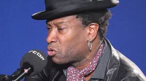 Le nouvel album 'Salone' de Bai Kamara Jr. en acoustique dans une session  inédite [VIDÉOS]