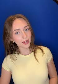 Abby Metcalf's Instagram, Twitter & Facebook