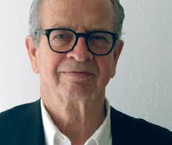 ZWISCHEN DEMOKRATIE UND VERSCHWÖRUNG ZWISCHEN DEMOKRATIE UND VERSCHWÖRUNG