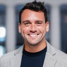 Kris Rose's Instagram, Twitter & Facebook