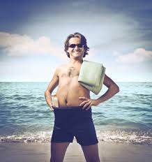 Trouvez votre bonheur en matière de maillot de bain femme, homme ou enfant. Comment Bien Choisir Son Maillot De Bain Quand On Est Un Homme Image Nouvelle